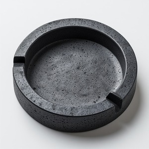 Cendrier élégant en métal avec un design durable et écologique pour la maison, le bureau, les cafés et les espaces de détente - Product Image 1