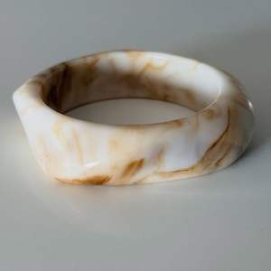 new arrival cream color Resin <b>Napkin</b> <b>Ring</b> for Dining Table Decor Latest marble <b>napkin</b> <b>rings</b> for sale from India - Product Image 3