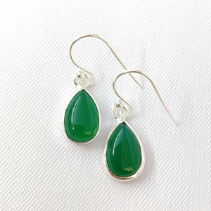 Pendientes Colgantes de Ónix Verde Vintage (3.1 Gramos) con Diseños de Gota de Agua, Corazón y Número en Oro Rosa, Ideales para Regalo de Boda o Fiesta - Product Image 1