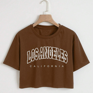 Tops cortos básicos de manga corta con cuello redondo y serigrafía gráfica para mujer - Product Image 3