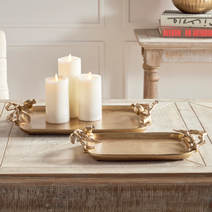 Plateau en métal doré écologique de qualité supérieure, surface texturée avec poignée en forme de feuille, compatible lave-vaisselle et micro-ondes, pour une présentation raffinée et moderne. - Product Image 2