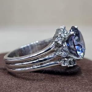 Anillo de Compromiso de Plata de Ley 925 con Moissanita Redonda VVSD1, Chapado en Rodio, al por Mayor, Estilo Eternity Vermeil - Product Image 1