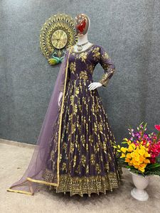 Robe de créateur en Faux Georgette de qualité supérieure avec broderie séquentielle et travail manuel en diamant avec fond et dupata - Product Image 3