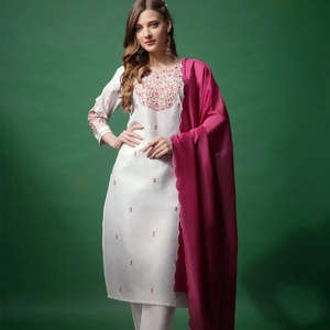 Conjunto de Kurti con Estampado en Frío de Rayón con Estampado Dorado para Venta al por Mayor - Product Image 3