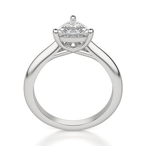 Cadeau de bague solitaire en diamant taillé trillion pour femme - Product Image 5