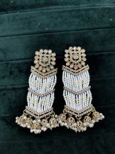 Pendientes de Perlas Antiguas en Oferta, Joyería Étnica de Circonio, Perlas de Aleación Chapadas en Oro, Forma de Campana, Estilo Colgante para Bodas - Product Image 3