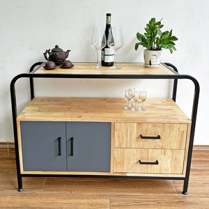 Vitrina de Madera Natural KTB68133 con Marco de Hierro, 3 Compartimentos, Puertas Planas - Estilo Minimalista de Lujo para Sala de Estar - Product Image 2