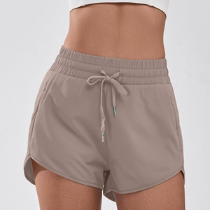 กางเกงขาสั้นแห้งเร็วสำหรับผู้หญิงเอวสูงสวมใส่สบายเนื้อผ้ากันความชื้นออกแบบมาสำหรับยิมและออกกำลังกาย - Product Image 1