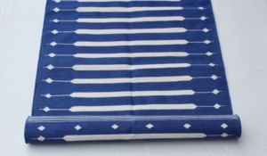 Alfombra Dhurrie de algodón tejida a mano de 2,5x6 pies moderna técnica trenzada patrón geométrico en zigzag antideslizante para Picnic en casa disponible - Product Image 4