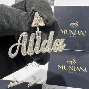 Colgante de Lujo Personalizado con Nombre, Plata S925 Bañada en Oro, Joyería Fina con Diamantes VVS Certificados IGI, Diseño Peace Channel - Product Image 3