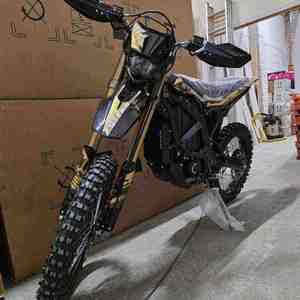 Nueva llegada Surron Ultra Bee HP Carbon MOTOCICLETA ELÉCTRICA DE CROSS en stock, color negro, 21kw Turbo 74v/60ah - Product Image 2