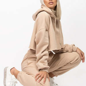 Ensemble Crop Top et Pantalon de survêtement pour femme personnalisé avec logo OEM, tenue deux pièces en coton épais, style streetwear, ensemble de détente, vente en gros - Product Image 3