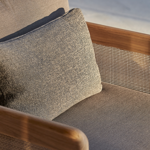 Sofá Minimalista con Estructura de Madera Maciza, Asiento Acolchado Grueso y Cómodo, Diseño Moderno y Elegante, Apto para Terrazas y Balcones - Product Image 1