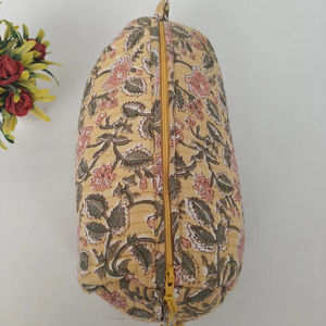 Étui à cosmétiques pratique écologique en coton matelassé de capacité moyenne fait à la main imprimé de bloc de main floral indien pour pochette - Product Image 1