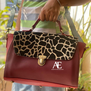 Sac à bandoulière en cuir recyclé fabriqué à la main élégant pour femmes imprimé animal fourrure sac à bandoulière couleur trapue sac à bandoulière - Product Image 1