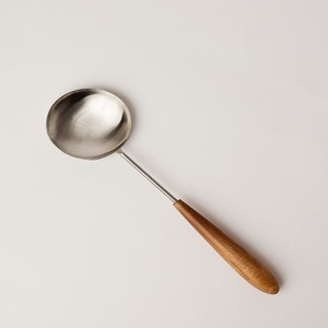 Cucharas planas de acero inoxidable indio para servir, acero con espejo y cubiertos plateados para cocinar y servir ensaladas - Product Image 1