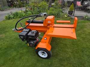 Fendeuse de bûches hydraulique à essence Orange Trailer, machine forestière 15HP sur roues - Product Image 1