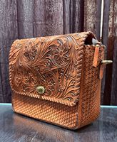 Tas Selempang Kulit Asli Buatan Tangan Wanita dengan Desain Bunga Ukiran Tangan, Tas Vintage Karya Seniman, Custom