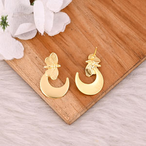 Boucles d'oreilles en laiton de qualité supérieure pour femmes, boucles d'oreilles tendance pour femmes, design unique, pièce au meilleur prix - Product Image 4