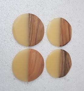 Sous-verres de bar personnalisés de style moderne Ensemble de 4 sous-verres créatifs en bois de résine pour cadeau de pendaison de crémaillère Fabricant artisanal - Product Image 1