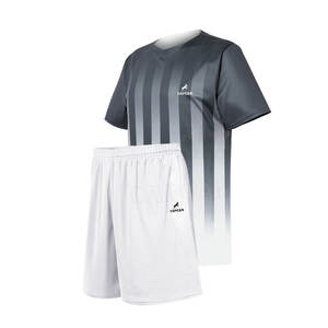 Ensembles d'uniformes de football pour hommes robustes personnalisés vêtements de fitness en différentes tailles personnalisés de Pékin pour les joueurs de football - Product Image 1