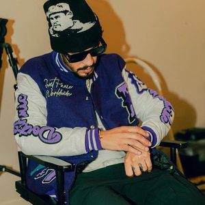 Chaqueta Universitaria Personalizada para Hombre, Chaqueta Universitaria Gruesa para Hombre al por Mayor con Bordado Personalizado y Manga de Cuero - Product Image 1