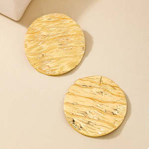 Orecchini a perno con dischi testurizzati dorati, alla moda, in lega di rame e zinco, con perle, a forma di farfalla e geometrici, per feste - Product Image 4