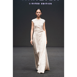 WHITEANT robes longues sans manches pour femmes robe en dentelle florale col rond NELLA EMB dentelle drapée robe midi 64% coton 36% polyester - Product Image 1