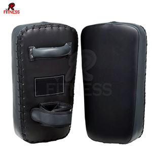 Almohadilla de Entrenamiento de Cuero Resistente Personalizada para MMA, Kickboxing, Muay Thai y Entrenamiento de Patadas - Almohadillas Curvas Protectoras - Product Image 2