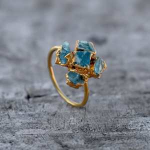 Bague en argent sterling 925 et or 14 carats avec aquamarine brute naturelle bleue, minimaliste, élégante, luxueuse, brute, délicate, mignonne, cadeau pour la mère - Product Image 1