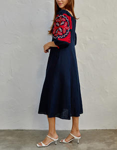 เดรสคอวีแขนยาวลายปักสไตล์ยูเครน,ชุดคลุมเข่าแฟชั่นผ้าคอตตอนความยาวปานกลางดีไซน์เนอร์ - Product Image 4