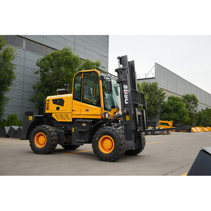 Produit mondial à succès Chariot élévateur diesel 4x4 tout-terrain à haute capacité <span class=keywords><strong>de</strong></span> charge <span class=keywords><strong>de</strong></span> 3 tonnes <span class=keywords><strong>pour</strong></span> les travaux <span class=keywords><strong>de</strong></span> cour extérieure - Product Image 2