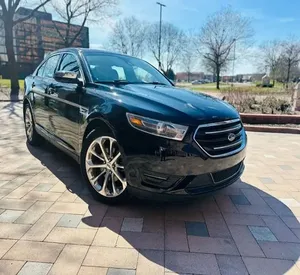 Ford Taurus 2019 en parfait état - Product Image 1