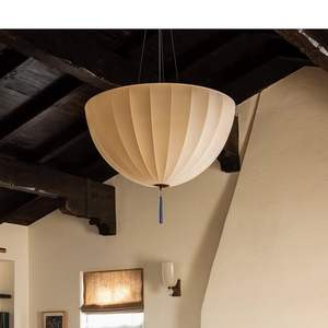 Suspension traditionnelle en fer forgé avec abat-jour cylindrique pour salon - Product Image 1