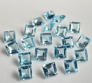 Topaze Bleu Ciel Naturelle Carré 8mm coupe Facette-Loose Topaze Bleu Ciel Coupe Carrée - Product Image 2