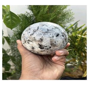 Nouvelle sphère de pierre de lune arc-en-ciel sculptée à la main, agate de Mirani, pierre précieuse, thème féerique, décoration de la maison et cadeau du Gujarat - Product Image 2