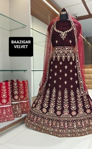 Meilleure qualité broderie lourde velours Lehenga Choli avec Dupatta Premium indien pakistanais vêtements accessoires pour femmes - Product Image 4
