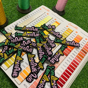 Parche de ropa bordado 3D caliente personalizado Parches de hierro bordados Nuevo diseño 2024 - Product Image 1