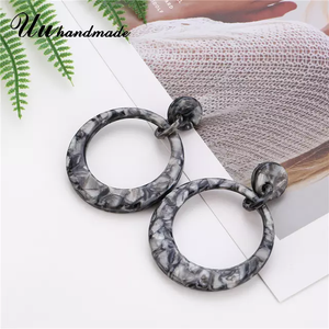 Conjunto de pendientes con diseño de resina para mujer, set de pendientes con diseño de resina a la moda, compatible con todas las estaciones, venta al por mayor - Product Image 4