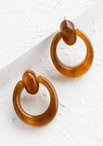 Boucles d'oreilles légères en corne organique fabriquées à partir de matériaux d'origine éthique pour les amoureux de la mode durable et du style bohème - Product Image 5