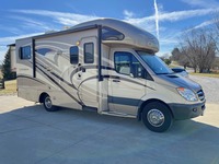 Camping-car de luxe – Véhicule mobile entièrement équipé pour les voyages, le camping, le tourisme et la vie en plein air