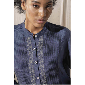 Camisa Formal de Satén para Mujer APA, Tejida a Mano, Azul, Bordada con Patrón Floral de Leopardo, Talla XL, Estilo Formal de Oficina, con Encaje - Product Image 1