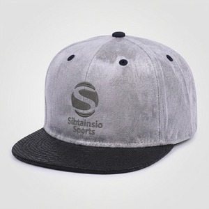 Gorra Snapback Personalizada de Gamuza Gris con Visera Plana Negra, Logotipo Bordado Premium, Gorra de Béisbol Estilo Urbano, Ajustable, Gorra Hip Hop - Product Image 5