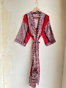 Bata de Seda Vintage para Mujer, Kimono Bohemio Hecho a Mano, Kimono Sari de Retales, Bata de Seda Reciclada, Unisex - Product Image 4