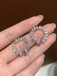 Pendientes elegantes con diamantes cultivados en laboratorio, accesorio para mujer en oro, oro rosa, oro blanco y plata con diamantes brillantes certificados por IGI. - Product Image 6