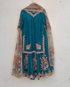 Ensemble 3 pièces en velours brodé avec sequins, haut, palazzo et dupatta, rouge, pour tous les jours, écologique, 100% polyester - Product Image 2