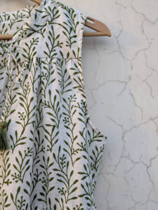 Robe maxi d'été douce en pur coton pour femmes, sans manches, imprimé floral bohème, imprimé à la main, écologique, légère, indienne - Product Image 4