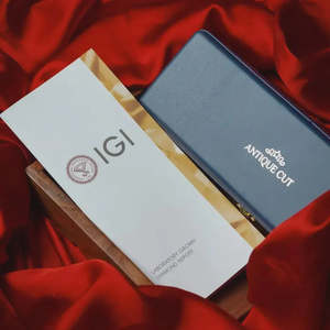 แหวนหมั้นเพชรทรงรี 4.70 กะรัต ได้รับการรับรองจาก IGI พร้อมวงแหวนแบบ Bypass Band และวงแหวนเพชรแบบ Hidden Halo ดีไซน์หรูหราสำหรับงานแต่งงาน - Product Image 5