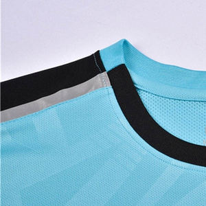 Proveedor de Uniformes de Fútbol Personalizados de Secado Rápido y Transpirables, Conjunto de Camiseta y Pantalones Cortos de Ajuste Deportivo para Clubes, Escuelas y Pedidos al por Mayor - Product Image 4