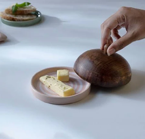 Beurrier en céramique rayé rouge et blanc, disponible à prix de gros, beurrier en céramique - Product Image 3